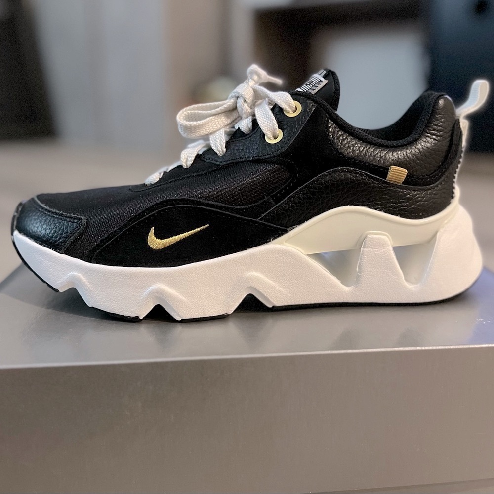Nike SERENA WILLIAMS DESIGN